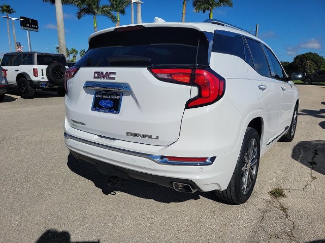 Used 2020 GMC Terrain Denali w/ Denali Premium Package FWD image 6