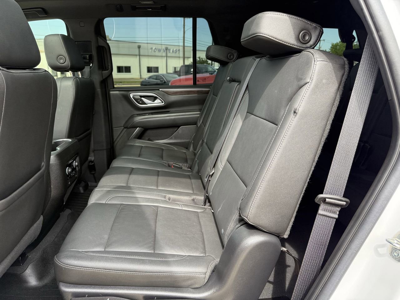 Used 2022 Chevrolet Tahoe LT w/ Luxury Package image 28