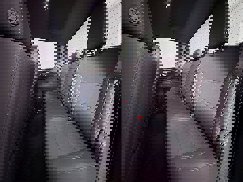 Used 2025 Chevrolet Silverado 1500 LT image 13