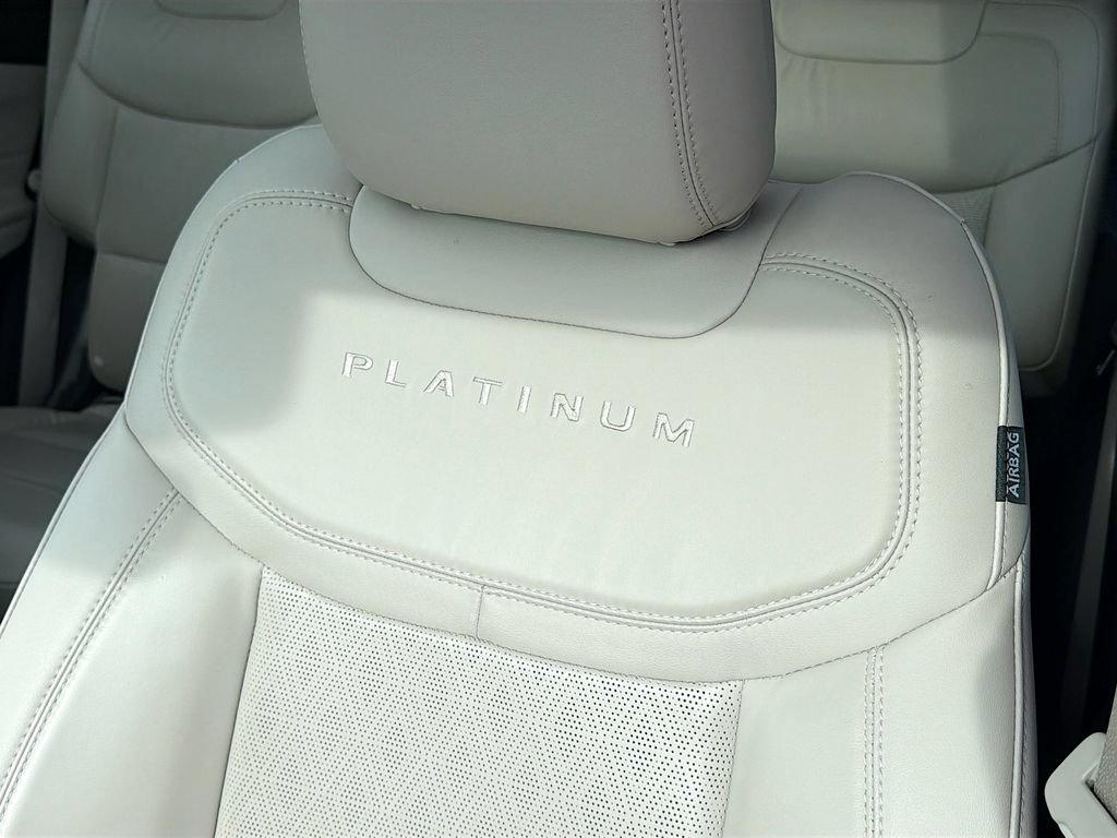 Certified 2023 Ford Explorer Platinum w/ Technology Package AWD/4WD image 22