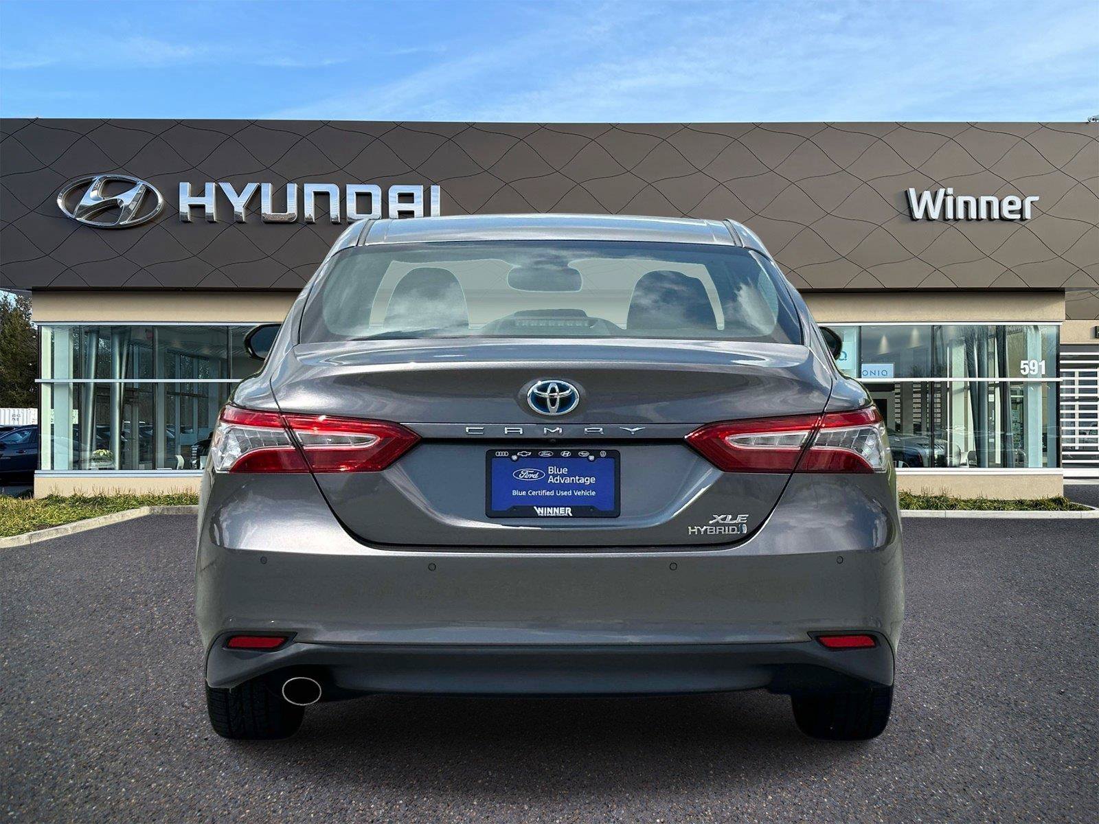 Used 2018 Toyota Camry XLE FWD image 3