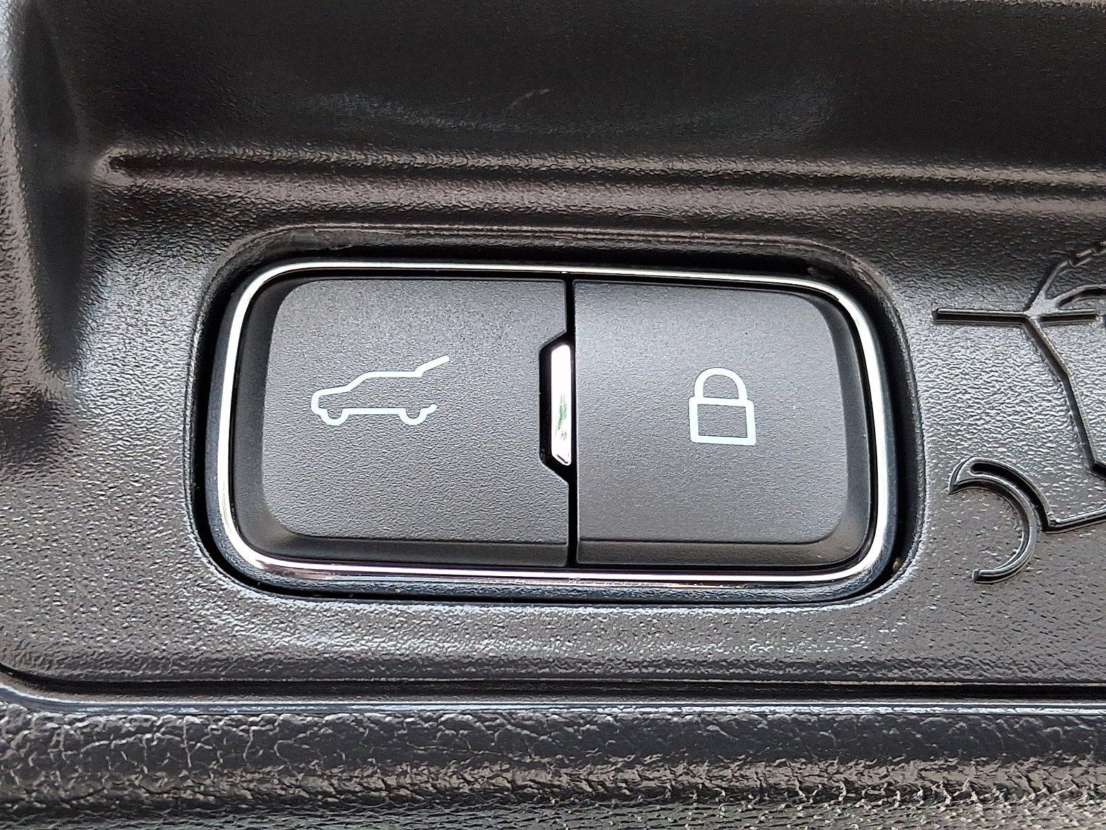 Certified 2025 Ford Explorer Active AWD/4WD image 31