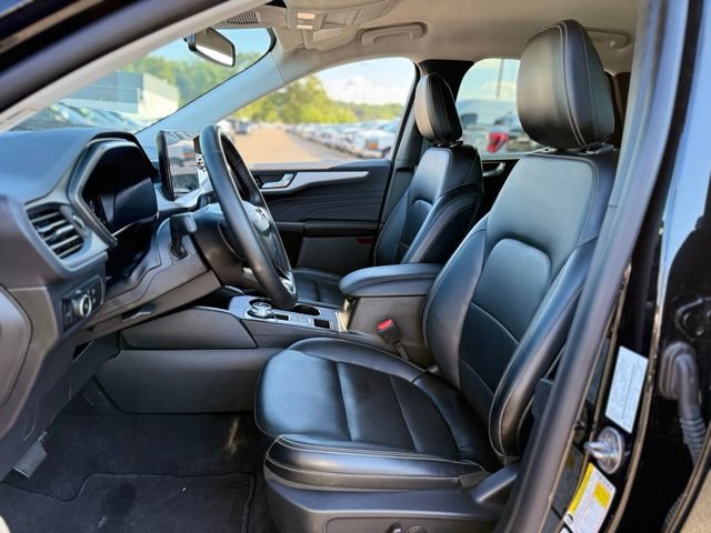 Certified 2025 Ford Escape Platinum AWD/4WD image 11