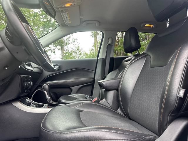 Used 2018 Jeep Compass Latitude w/ Cold Weather Group AWD/4WD image 14
