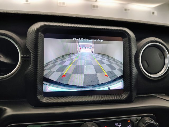 Used 2021 Jeep Wrangler Unlimited Sahara w/ Uconnect 4C Nav & Sound Group AWD/4WD image 4