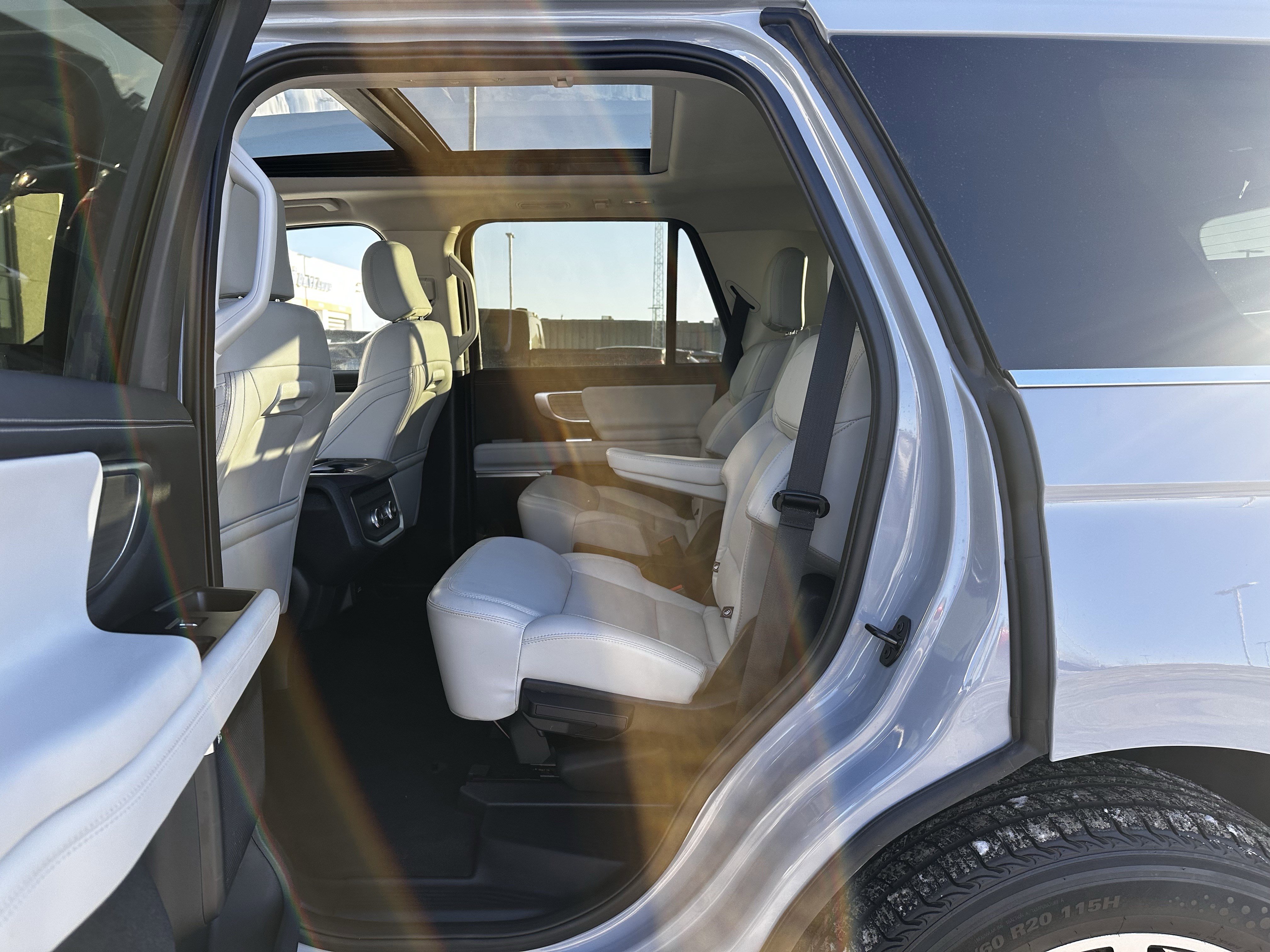 Certified 2025 Ford Expedition Platinum image 8