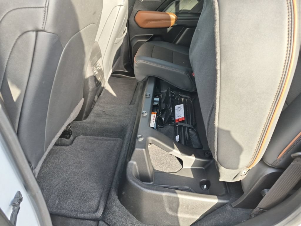 Used 2024 GMC Canyon AT4 AWD/4WD image 16