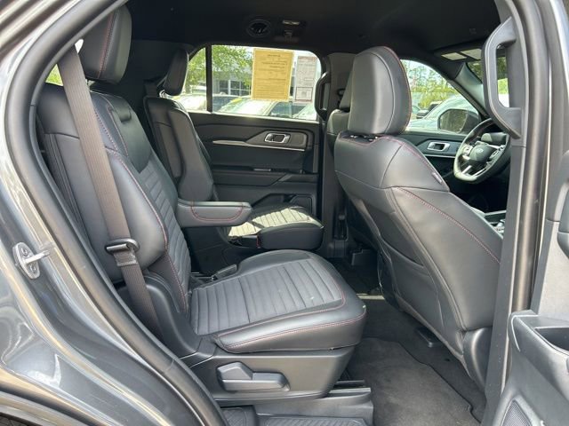 Certified 2026 Ford Explorer ST-Line w/ ST-Line Street Pack RWD image 16