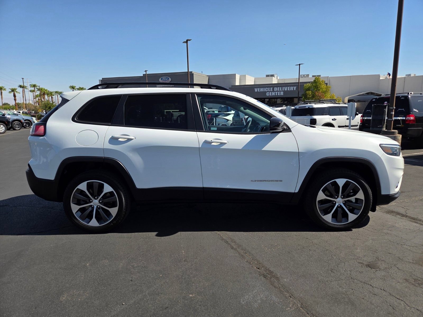 Used 2022 Jeep Cherokee Limited w/ Elite Package AWD/4WD image 7