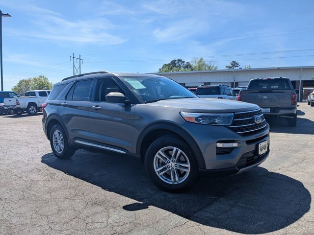 Certified 2023 Ford Explorer XLT w/ Equipment Group 202A AWD/4WD image 2