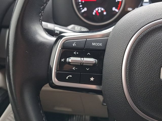 Used 2022 Kia Carnival LX FWD image 20