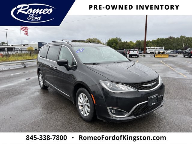 Used 2018 Chrysler Pacifica Touring-L FWD image 3