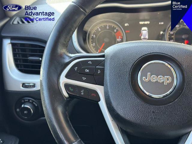 Used 2017 Jeep Cherokee Trailhawk AWD/4WD image 13
