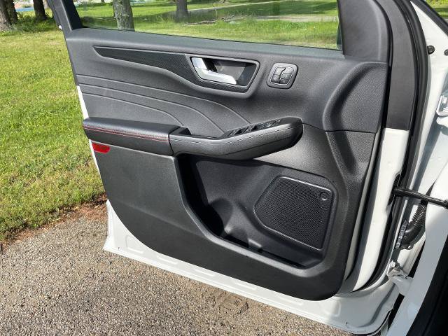 Certified 2023 Ford Escape ST-Line Elite AWD/4WD image 26
