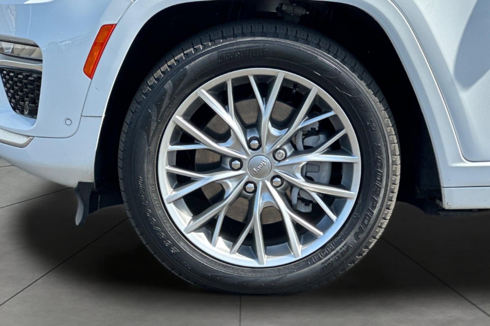 Used 2022 Jeep Grand Cherokee Summit w/ Advanced Protech Group IV AWD/4WD image 30