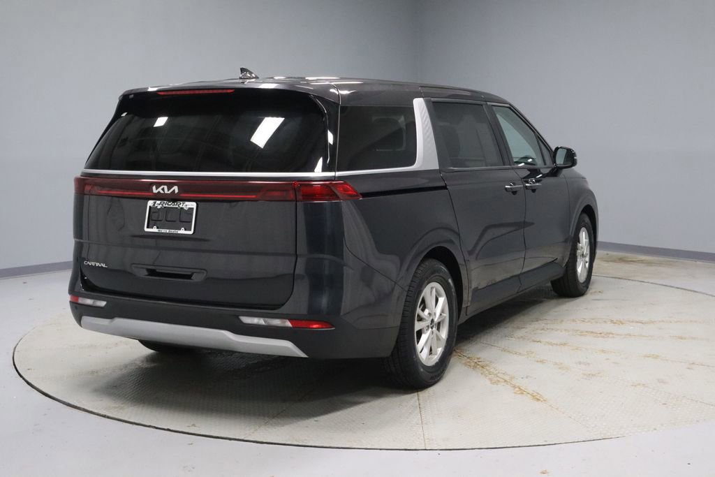 Used 2024 Kia Carnival LX image 7