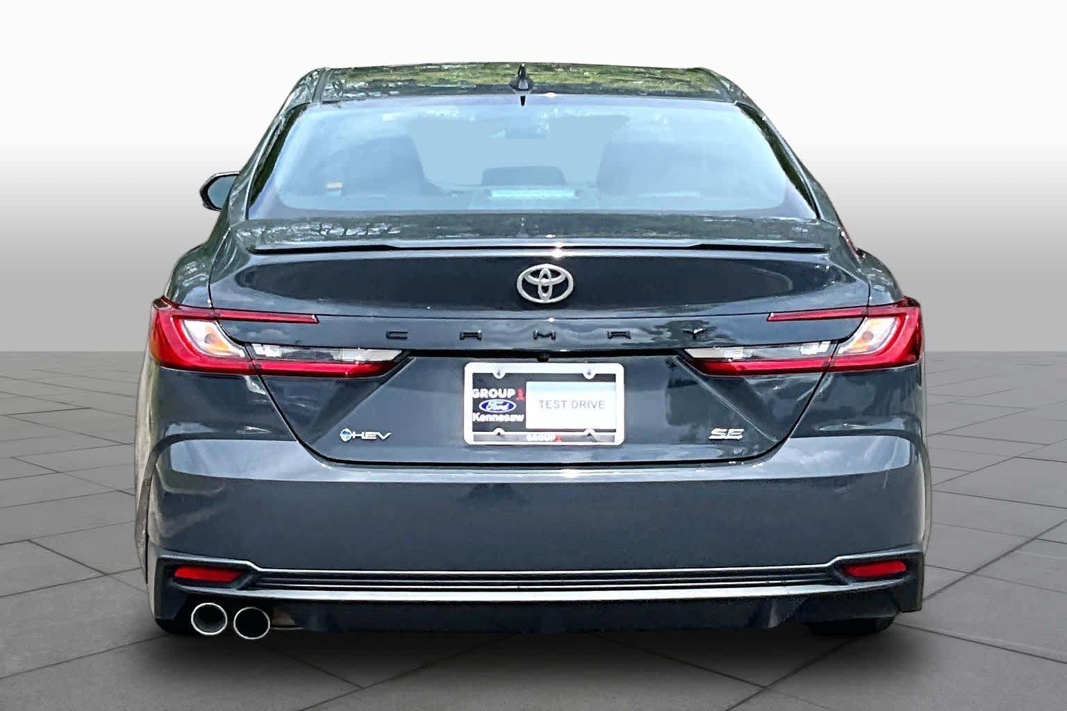 Used 2026 Toyota Camry SE FWD image 5