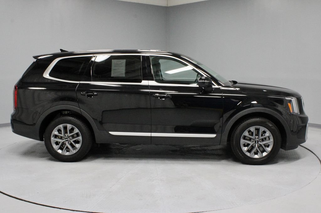 Used 2025 Kia Telluride LX FWD image 12