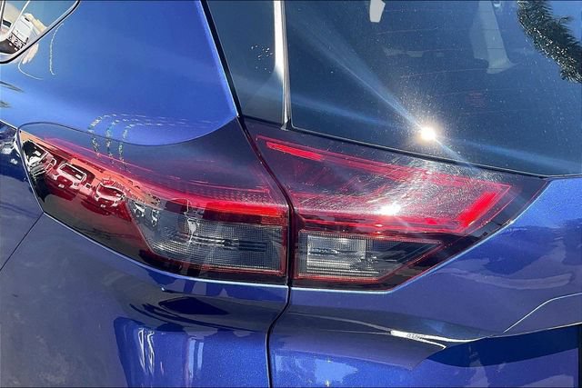 Used 2023 Nissan Rogue SV FWD image 31