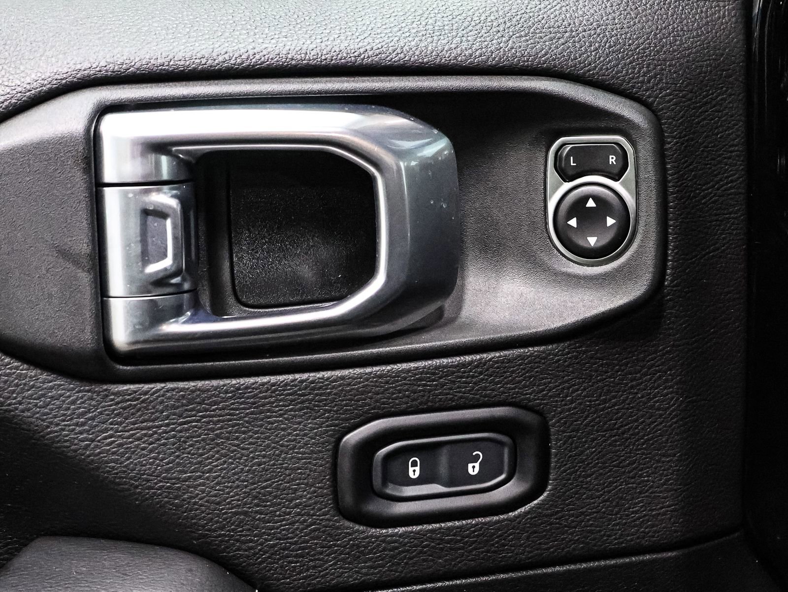 Used 2023 Jeep Wrangler Sahara image 19