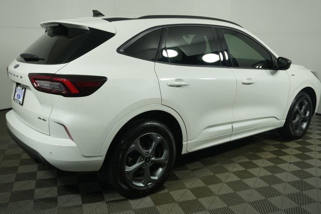 Certified 2023 Ford Escape ST-Line w/ Tech Pack #1 AWD/4WD image 3