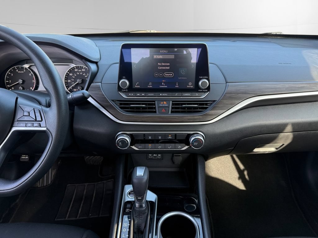 Used 2024 Nissan Altima 2.5 SV FWD image 11