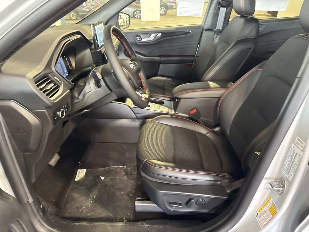 Certified 2025 Ford Escape ST-Line image 15