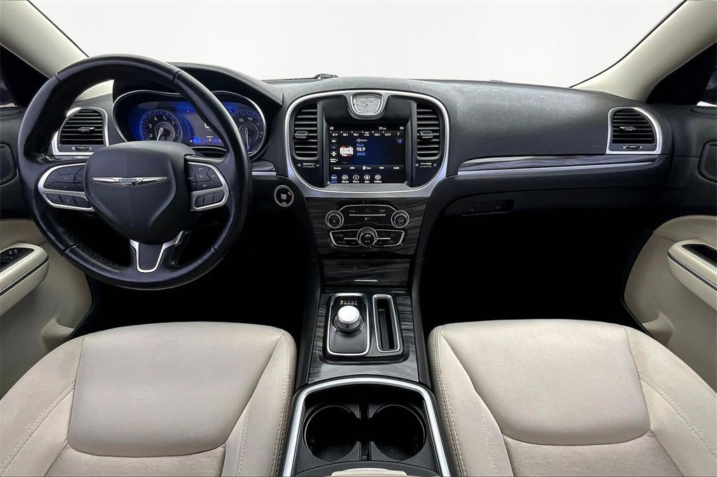 Used 2022 Chrysler 300 Touring w/ Sport Appearance Package image 16