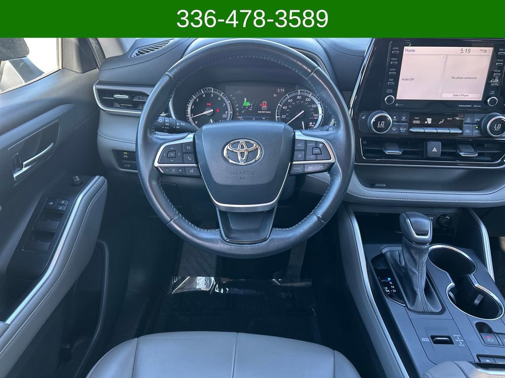 Used 2022 Toyota Highlander XLE FWD image 13