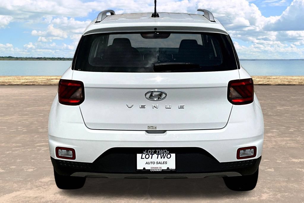 Used 2025 Hyundai Venue SEL FWD image 7