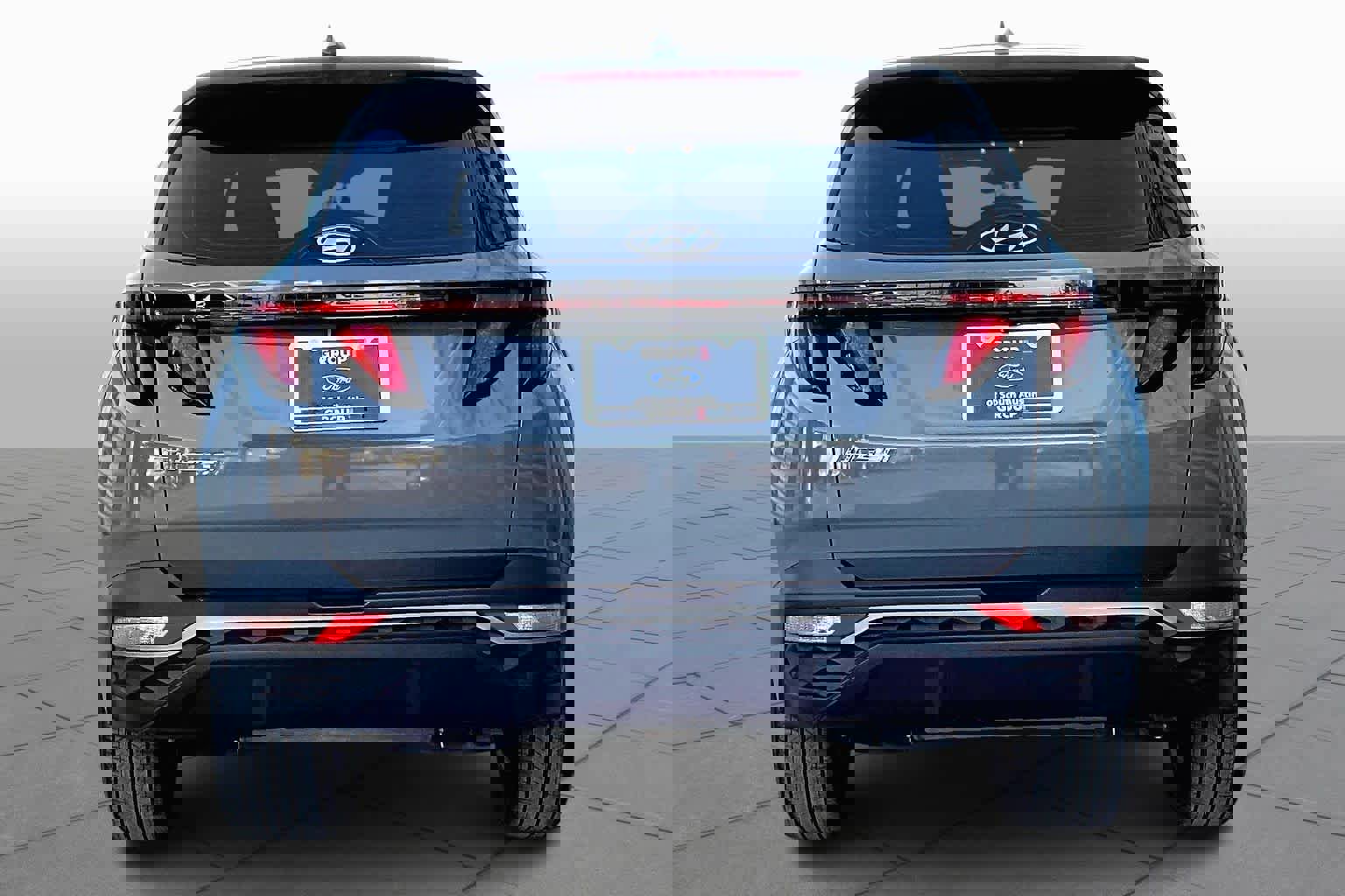 Used 2024 Hyundai Tucson SE image 2