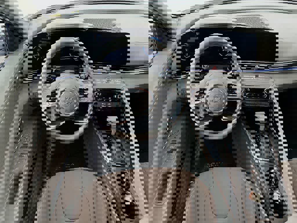 Used 2024 Hyundai Elantra SEL image 12