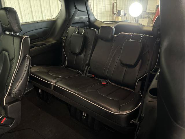 Used 2025 Chrysler Pacifica Limited FWD image 9