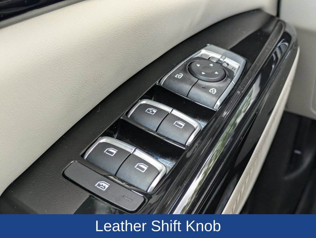 Used 2024 Kia Carnival EX FWD image 25