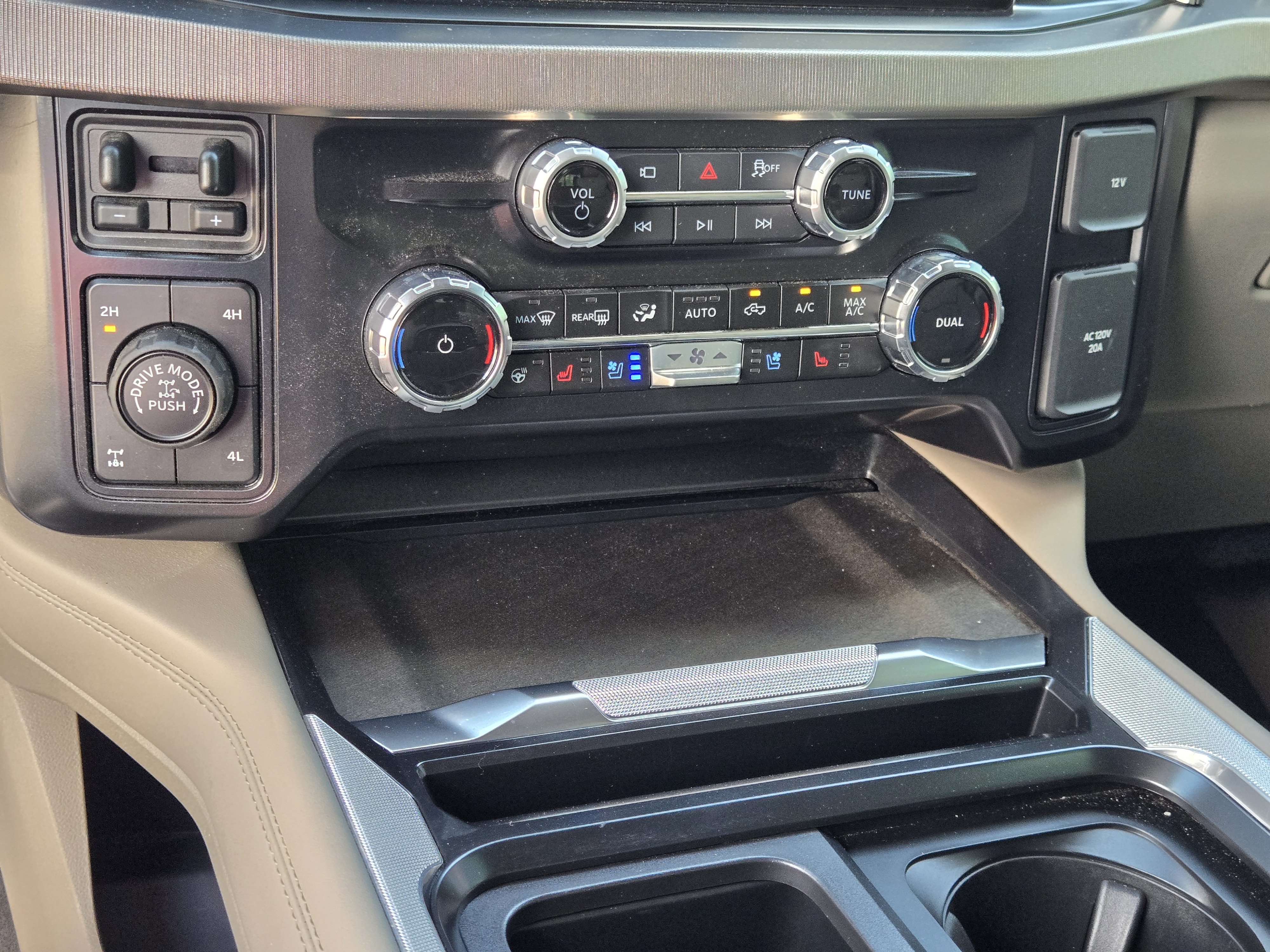 Certified 2025 Ford F350 Platinum w/ Platinum Plus Package AWD/4WD image 30