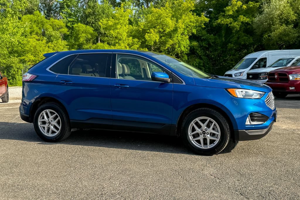 Certified 2023 Ford Edge SEL w/ Convenience Package AWD/4WD image 2