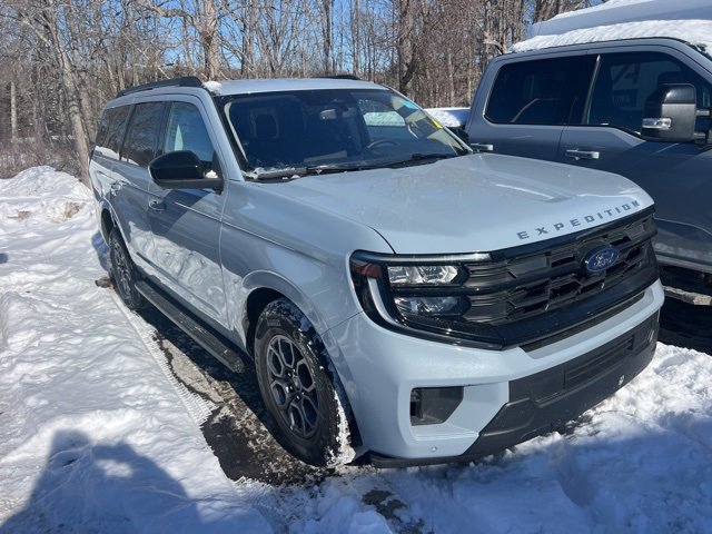 Certified 2025 Ford Expedition Active image 2