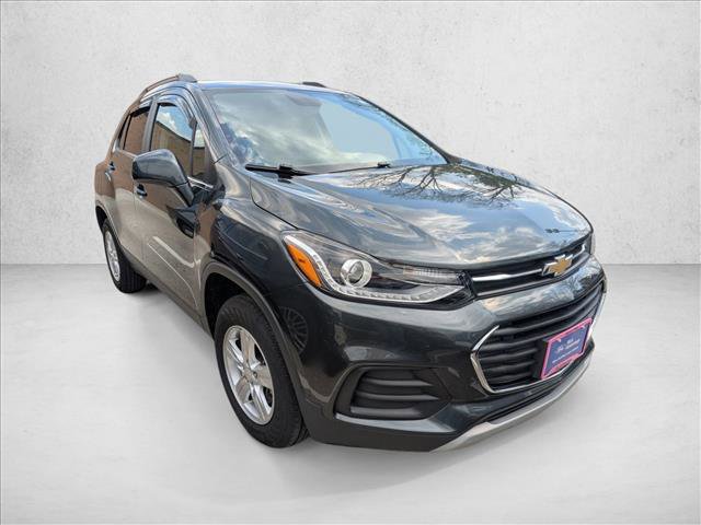 Used 2020 Chevrolet Trax LT w/ Sun & Sound Package image 2