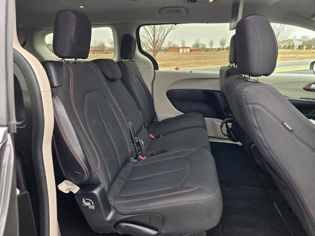 Used 2018 Chrysler Pacifica Touring Plus w/ Tire & Wheel Group image 8