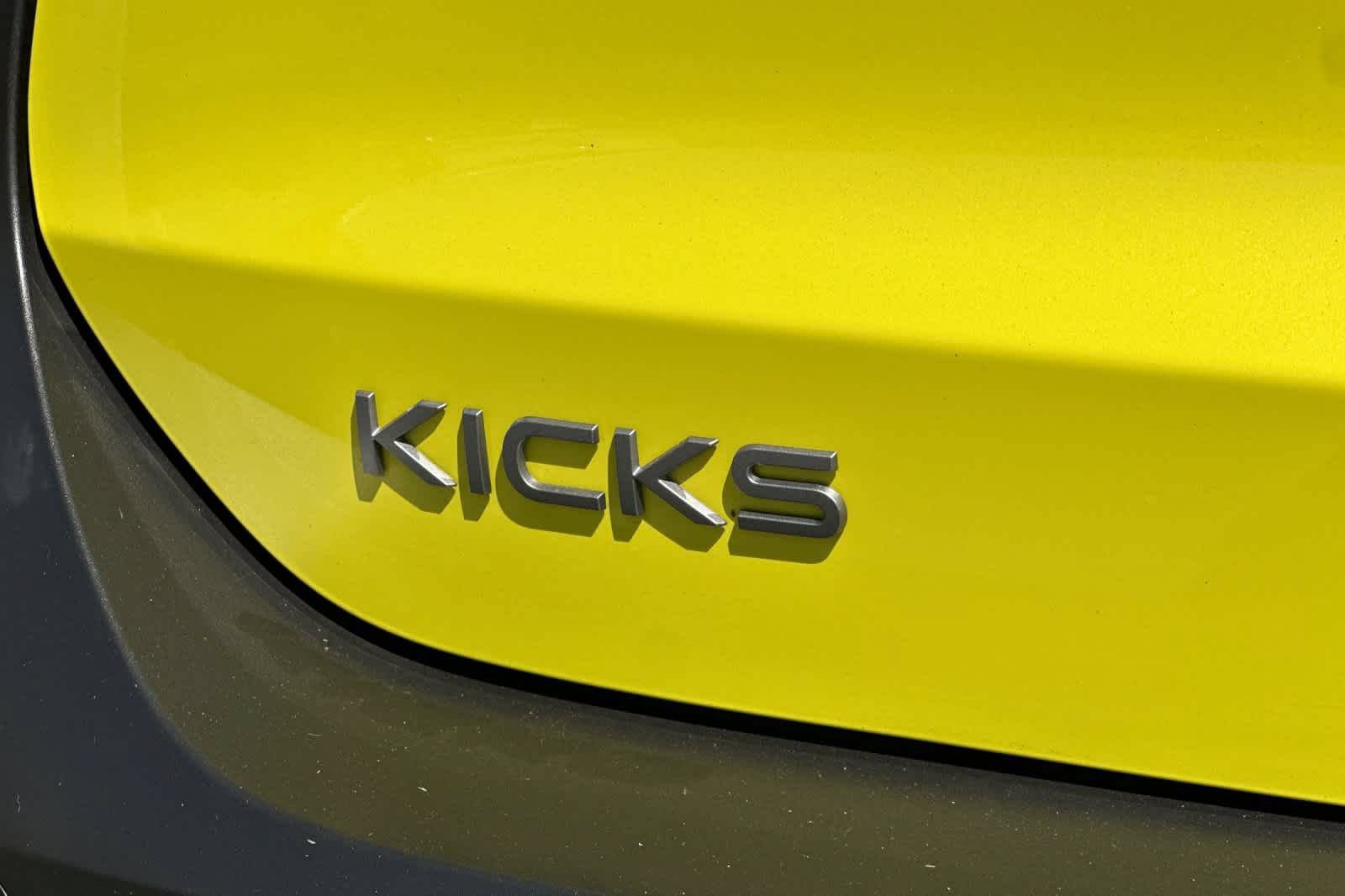 Used 2025 Nissan Kicks SR FWD image 28