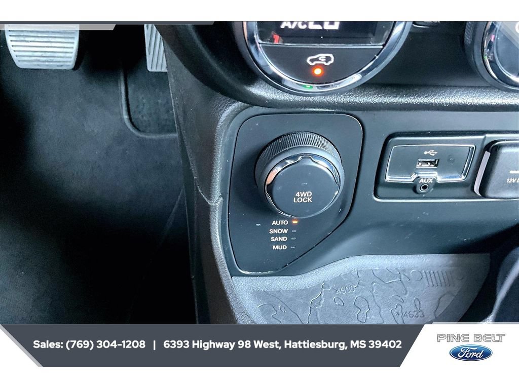 Used 2017 Jeep Renegade Limited AWD/4WD image 23