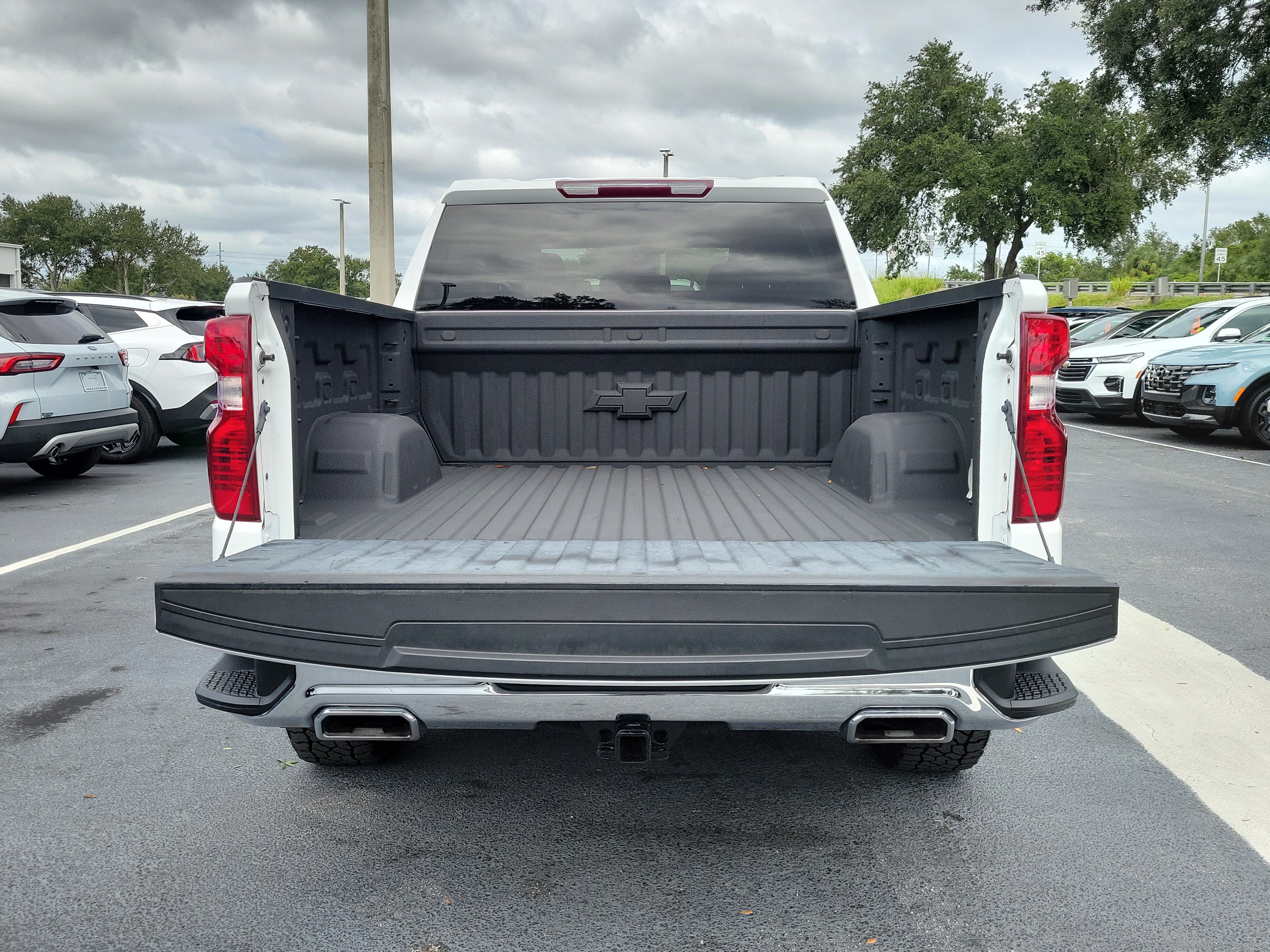 Used 2023 Chevrolet Silverado 1500 LT AWD/4WD image 10