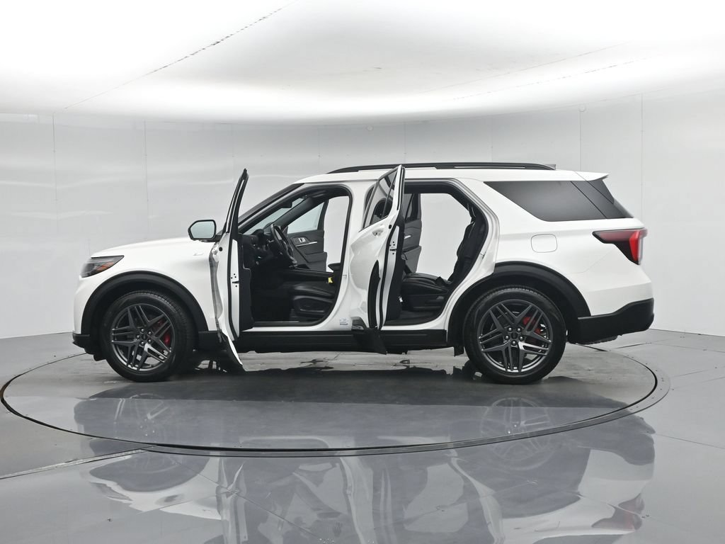Certified 2025 Ford Explorer ST-Line w/ Premium Package RWD image 39