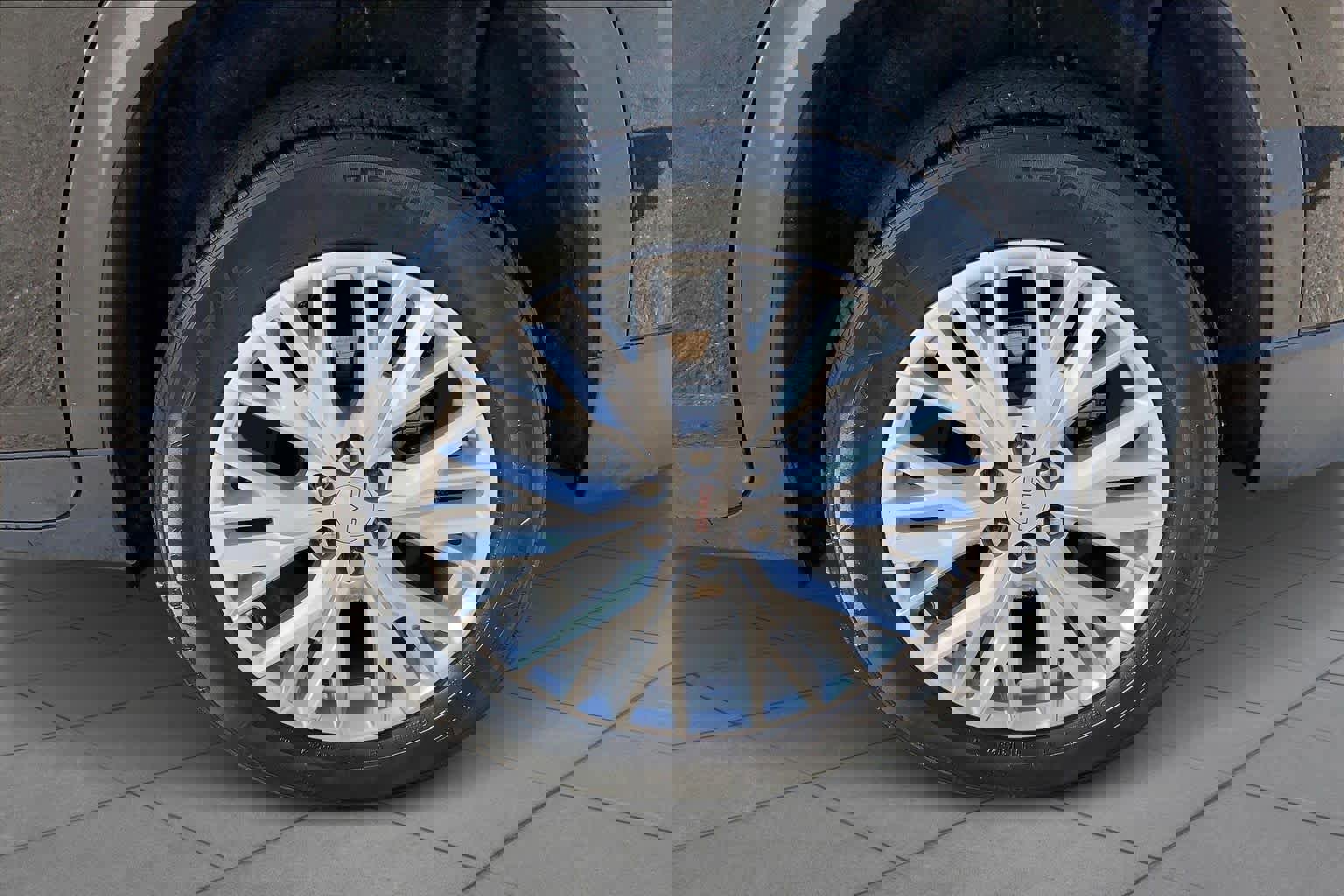 Used 2024 GMC Acadia Elevation image 12