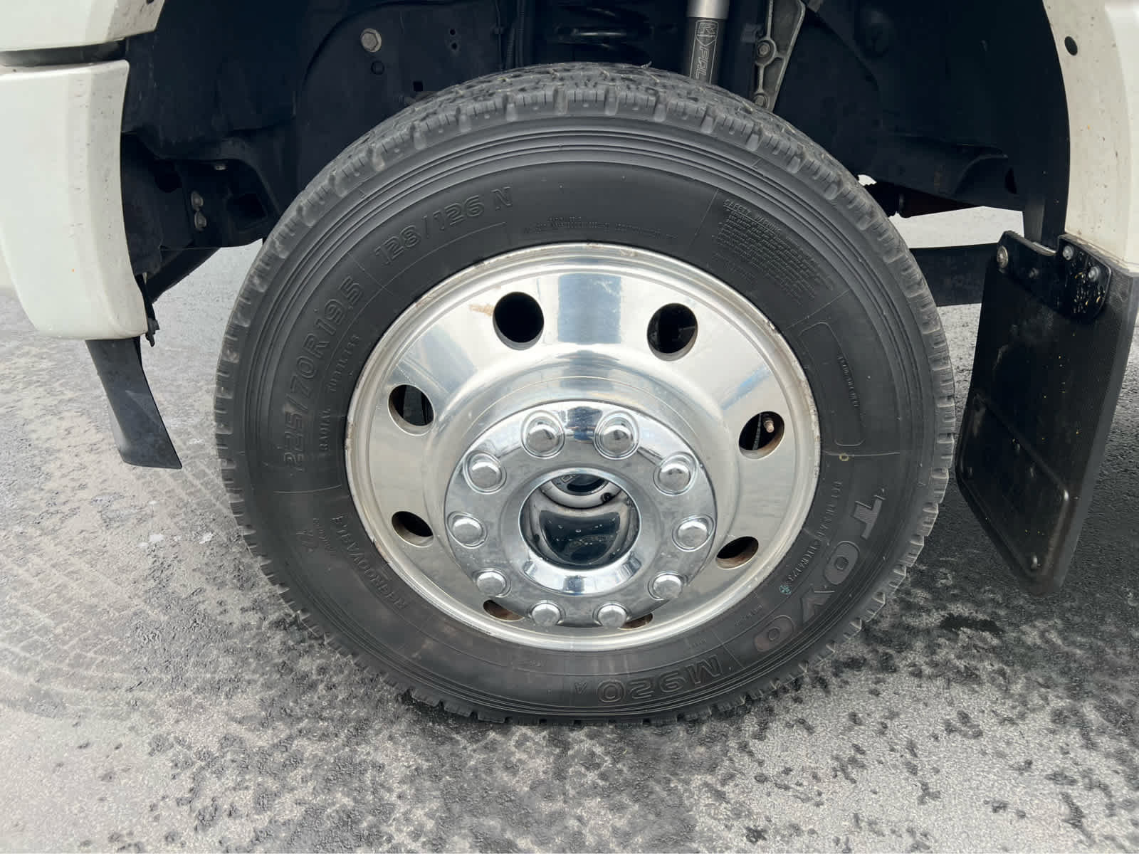 Certified 2022 Ford F450 Platinum w/ FX4 Off-Road Package image 13