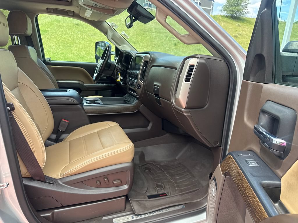 Used 2019 GMC Sierra 2500 Denali w/ Duramax Plus Package AWD/4WD image 27