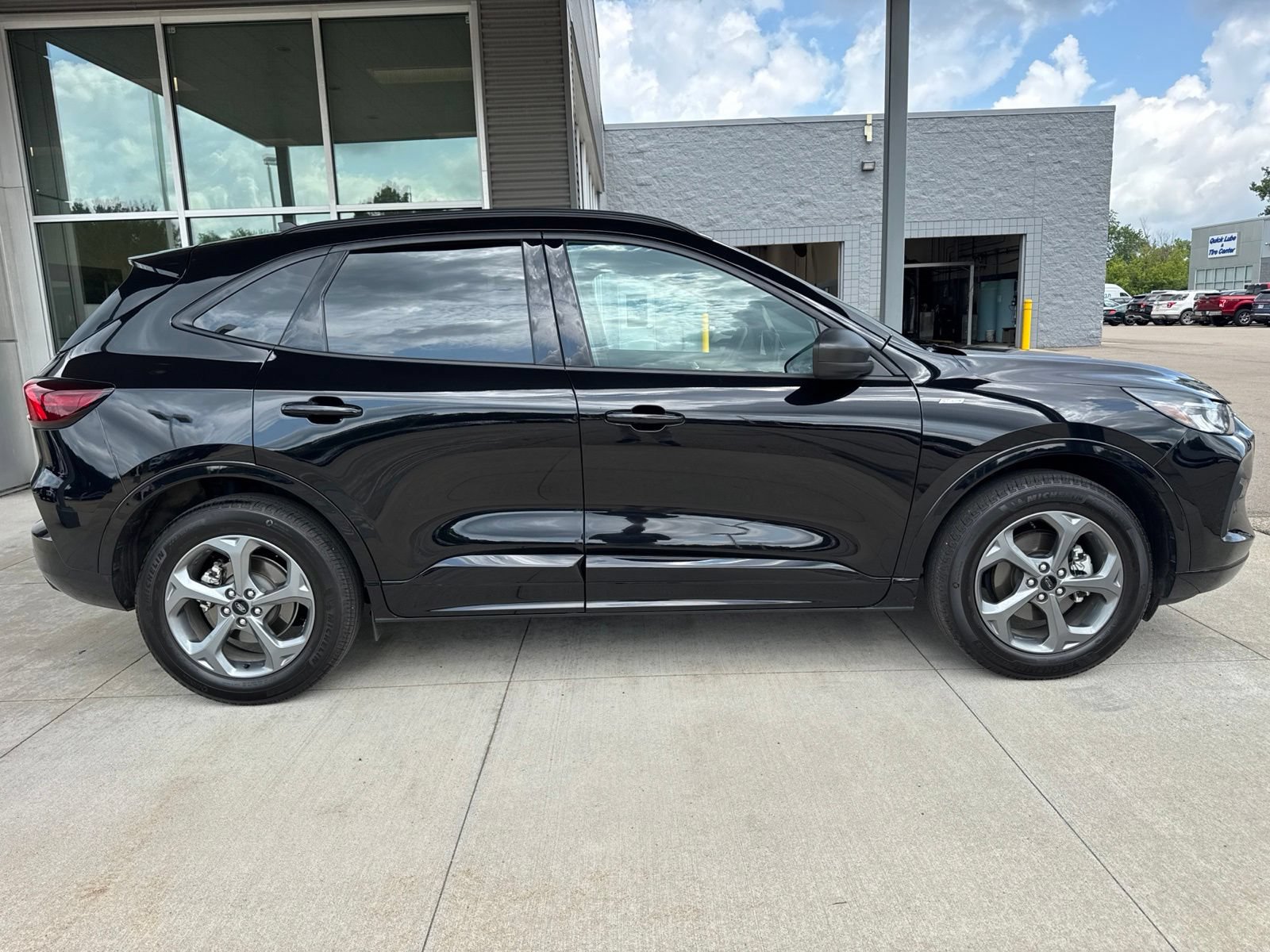 Certified 2024 Ford Escape ST-Line w/ Tech Pack #1 AWD/4WD image 9
