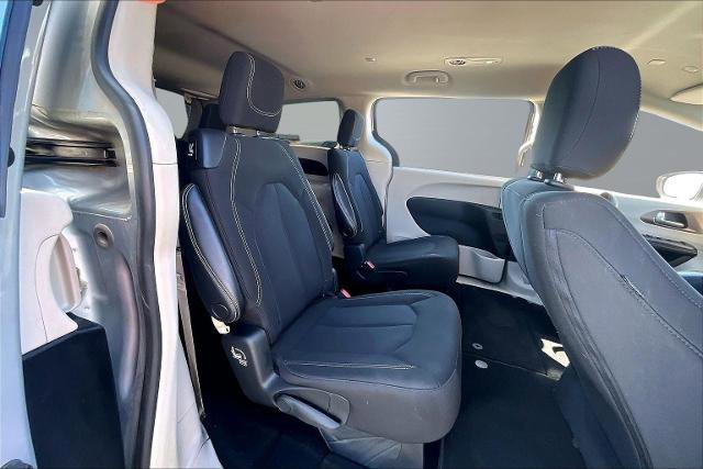 Used 2022 Chrysler Voyager LX image 29