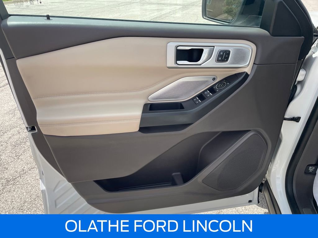 Certified 2020 Ford Explorer Platinum w/ Premium Technology Package AWD/4WD image 14
