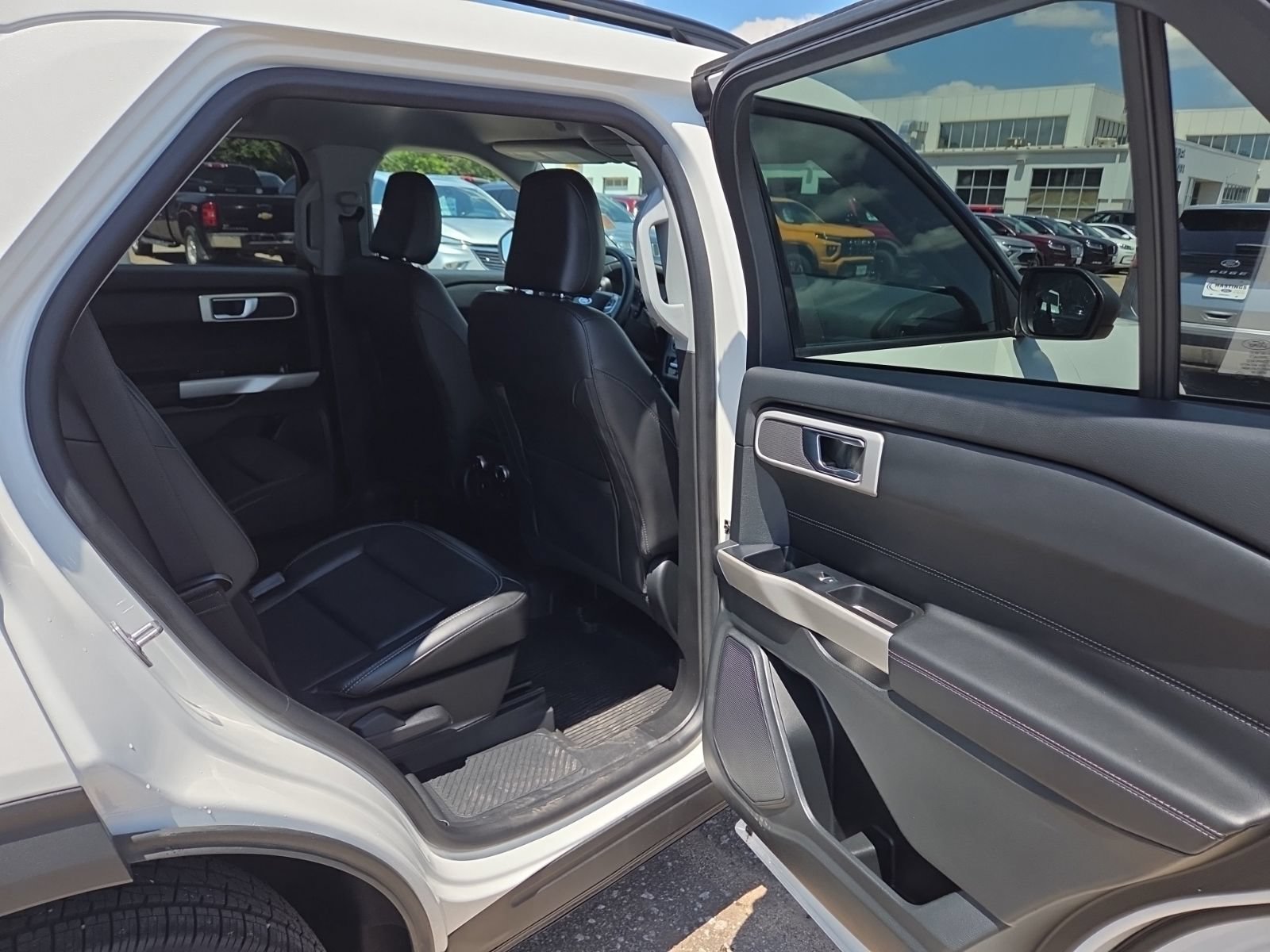 Certified 2022 Ford Explorer XLT w/ Equipment Group 202A AWD/4WD image 45